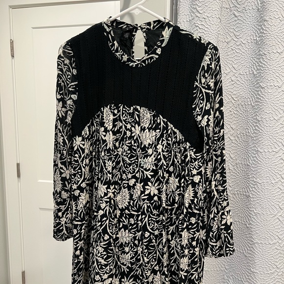 Volcom black and white floral dress size S - Picture 2 of 7